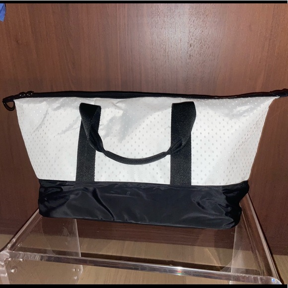 New - adidas By Stella McCartney Tennis/Gym White Polyester Weekend/Travel Bag - Picture 5 of 7